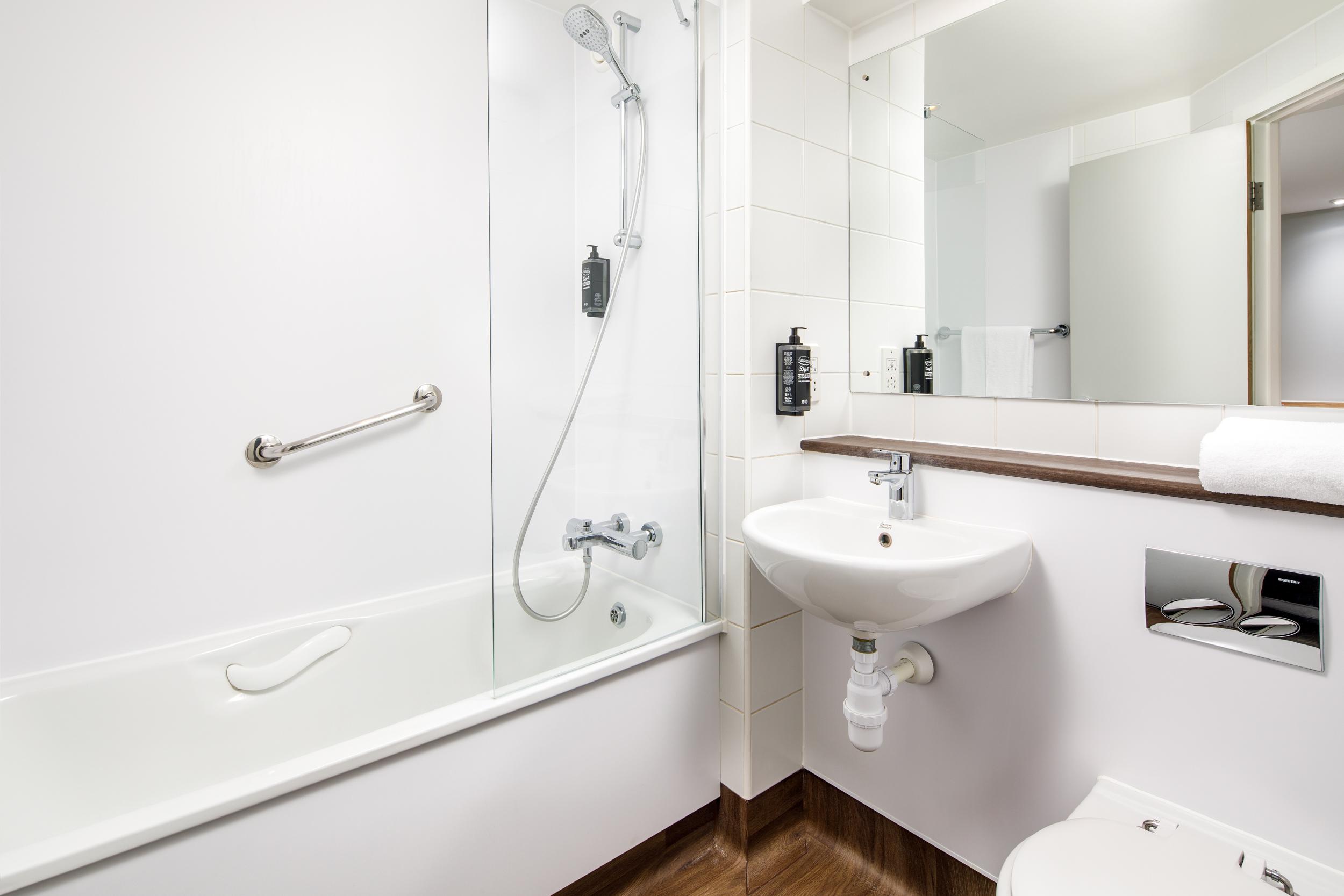 Ibis Budget London Heathrow Central Cranford Bagian luar foto