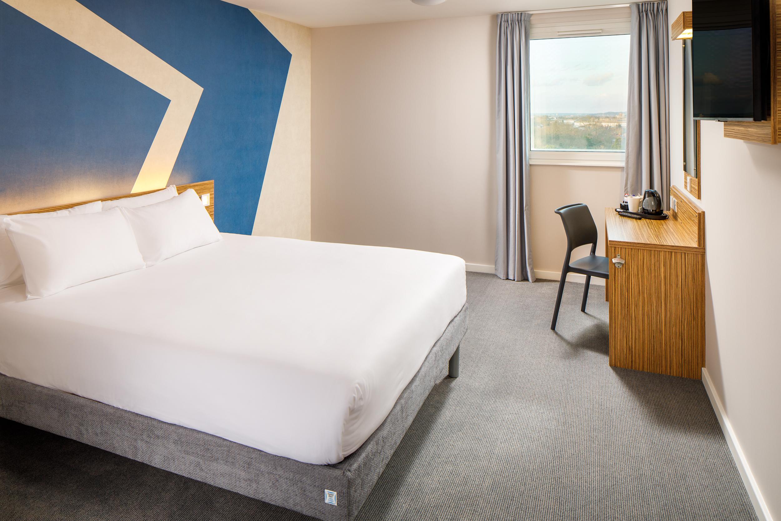 Ibis Budget London Heathrow Central Cranford Bagian luar foto