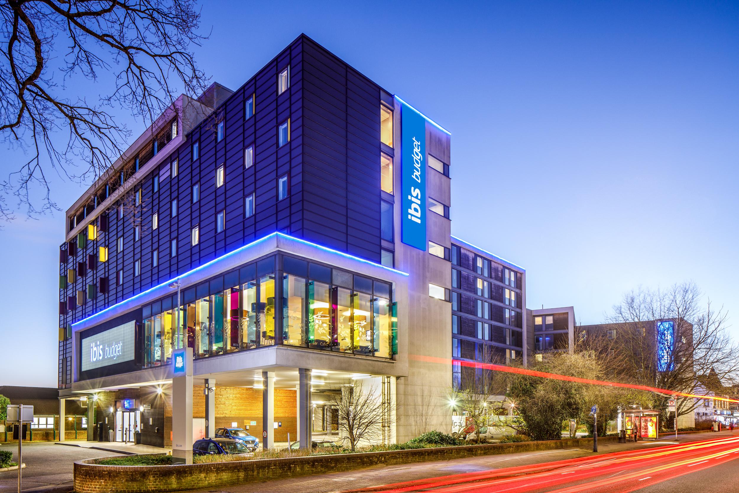 Ibis Budget London Heathrow Central Cranford Bagian luar foto