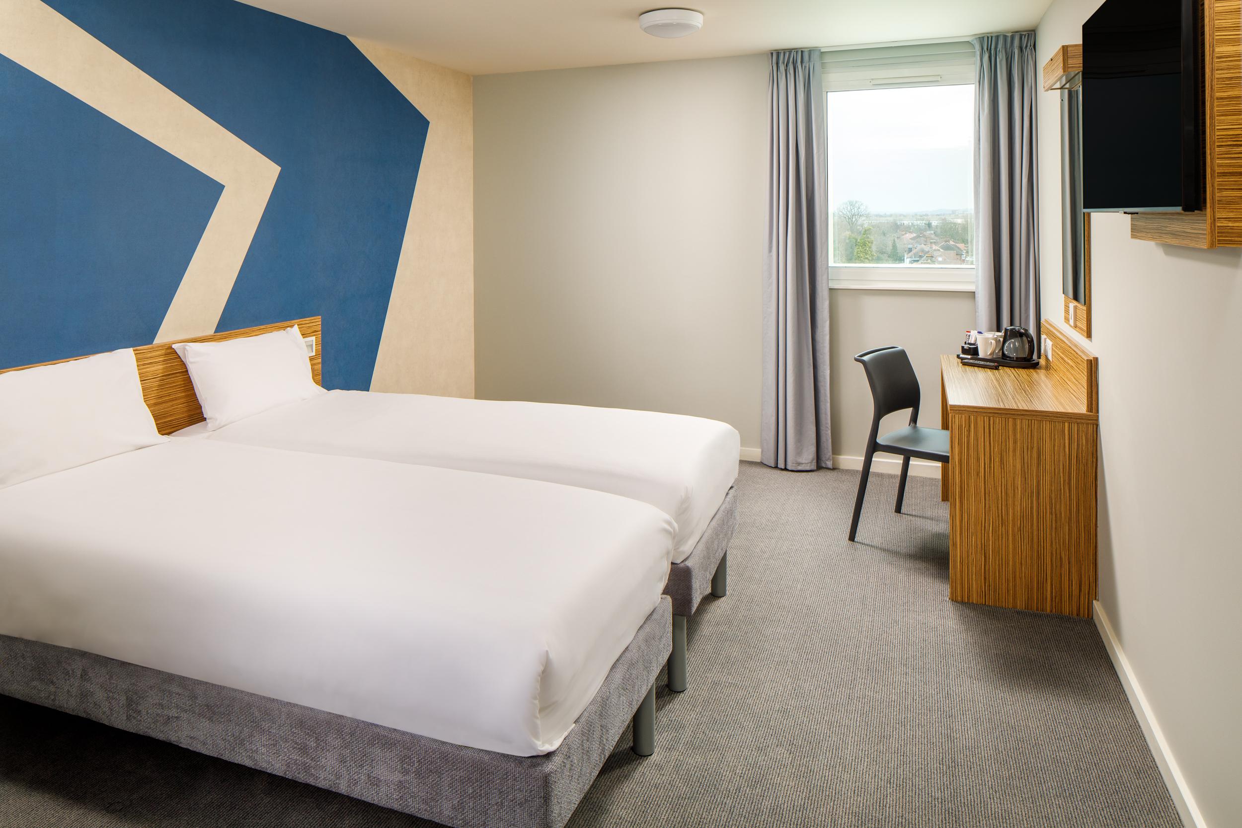 Ibis Budget London Heathrow Central Cranford Bagian luar foto