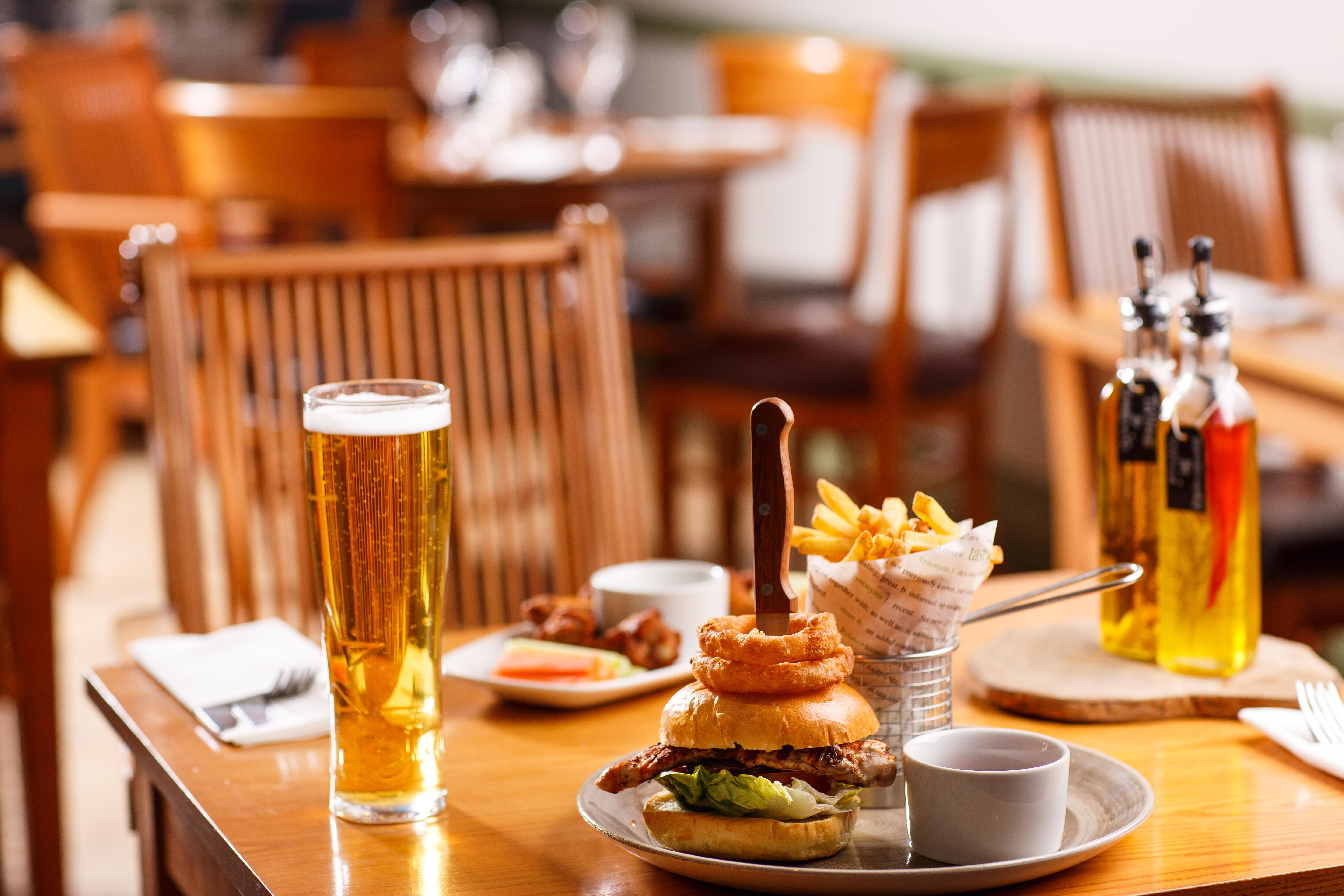 Ibis Budget London Heathrow Central Cranford Bagian luar foto